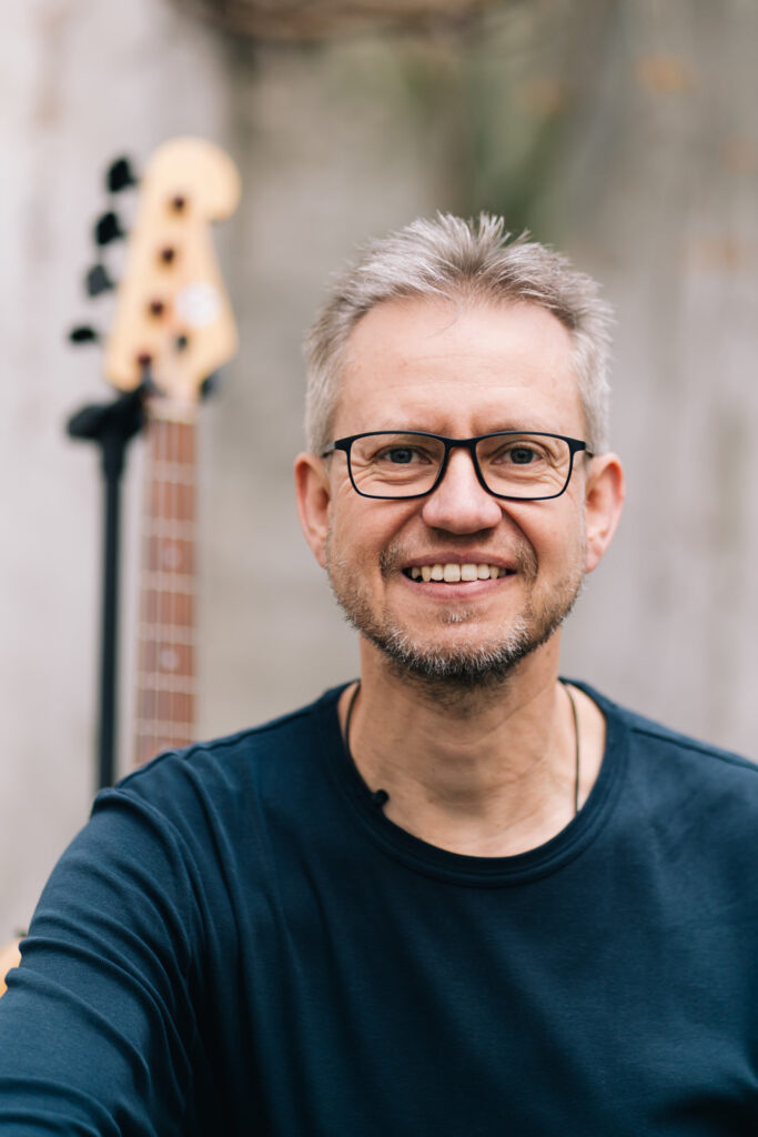 Joey Becker - Bassunterricht - E-Bass-Lernen in Wiesbaden - ich freue mich auf Deine Nachricht